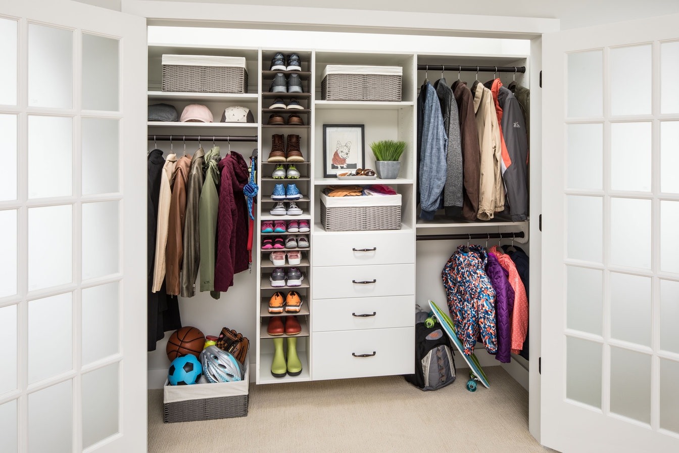 Soft-close drawer with premium hardware